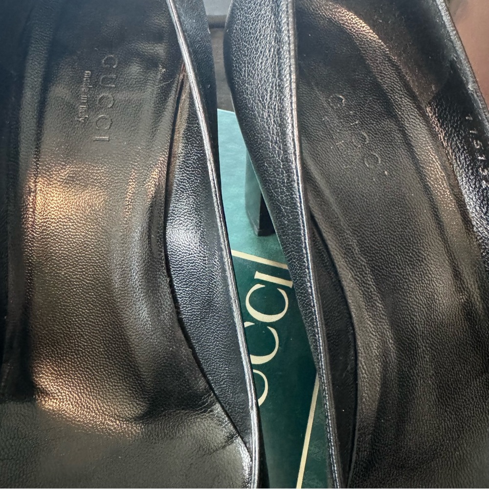 Gucci Black Heels with Red and Green Accents - Picture 5 of 11